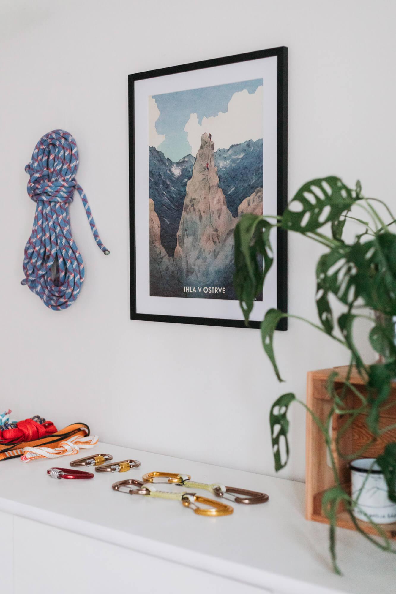 043: Needle in the Island - Tina Minor