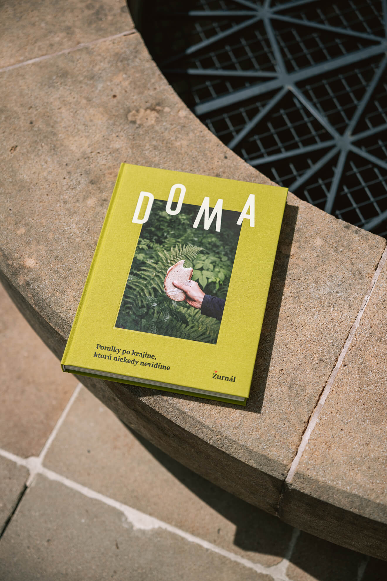 Doma: Potulky po krajine, ktorú niekedy nevidíme